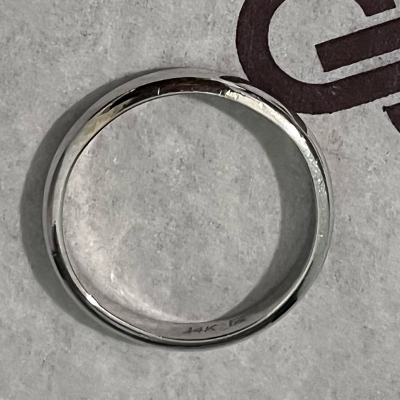 PRE-LOVED AUTHENTIC 14K SOLID WHITE GOLD BAND. - Picture 3 of 8